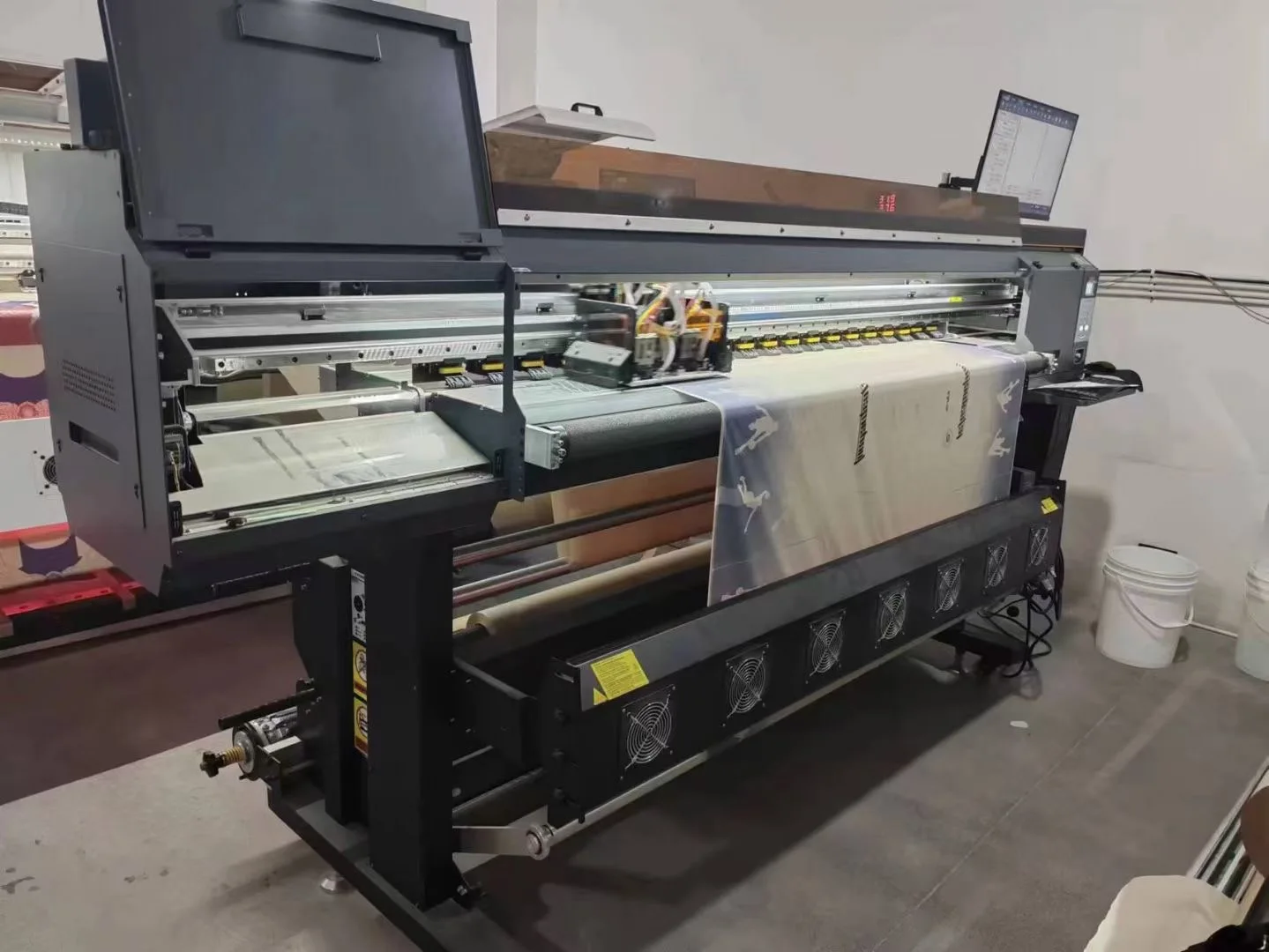 1.9m 2 4 I3200 head digital large fabric textile printing machine price dye sublimation heat transfer roll printer for t-shirts