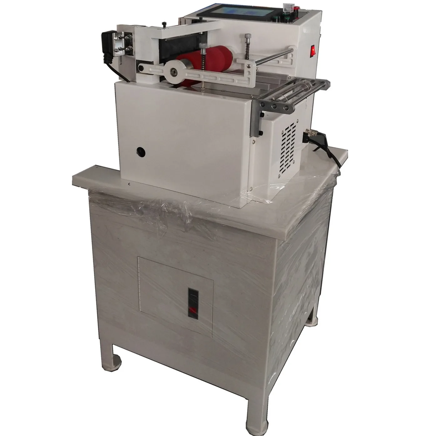 automatic hook and loop fastener cutting machine