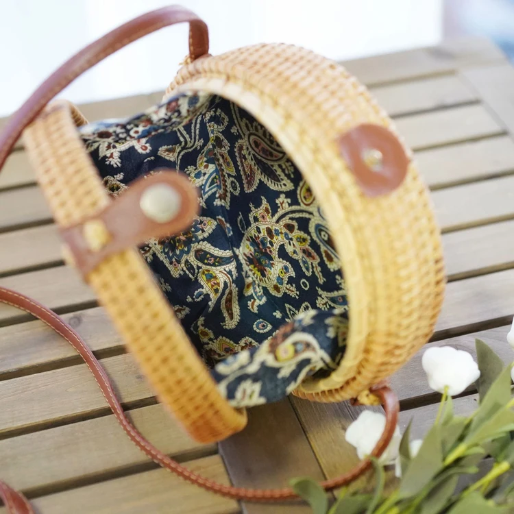 New Natural Rattan Sling Bag Beach Ladies Bali Rattan Round Bag With Snap Clasp
