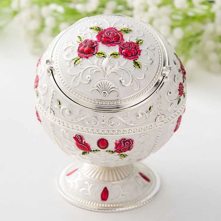 Wholesales Royal Rose Design Gold Plating Dubai Metal Ashtray with stand