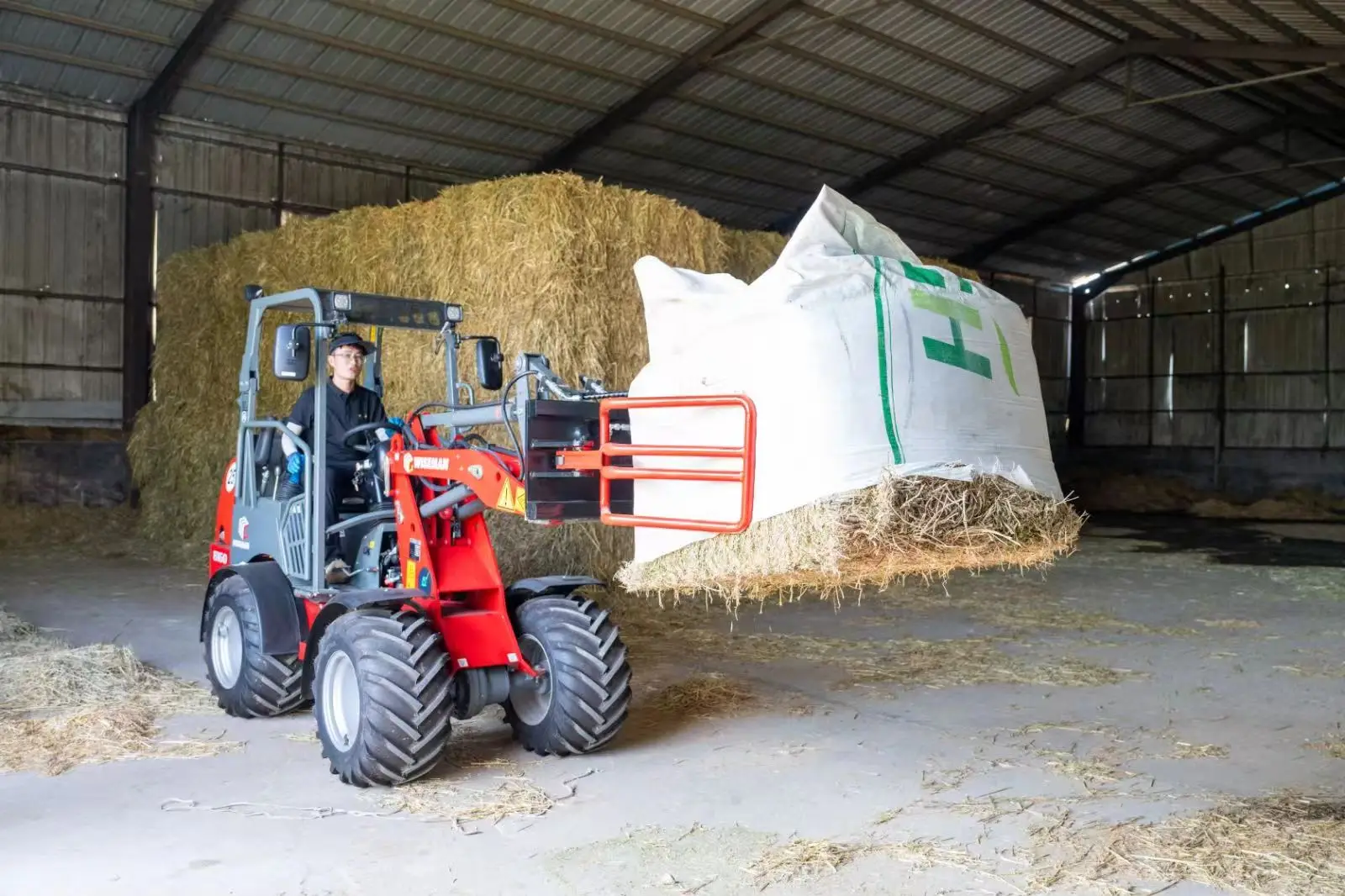 China Brand W1160 0.8ton diesel joystick mini farm bucket with front loader