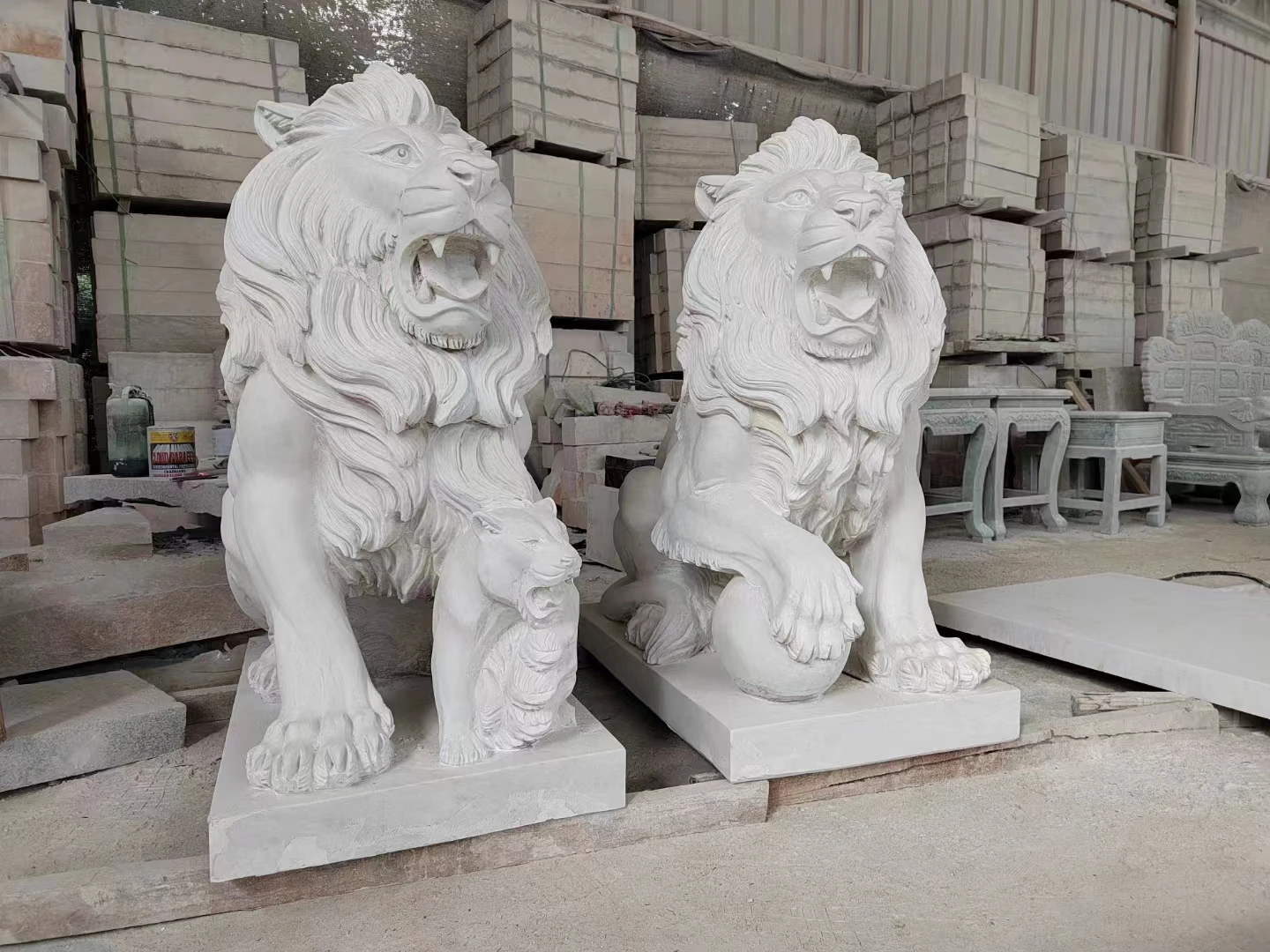 White Marble Lion Carving Animal Standing Lion Sculptures Garden Stone Statues