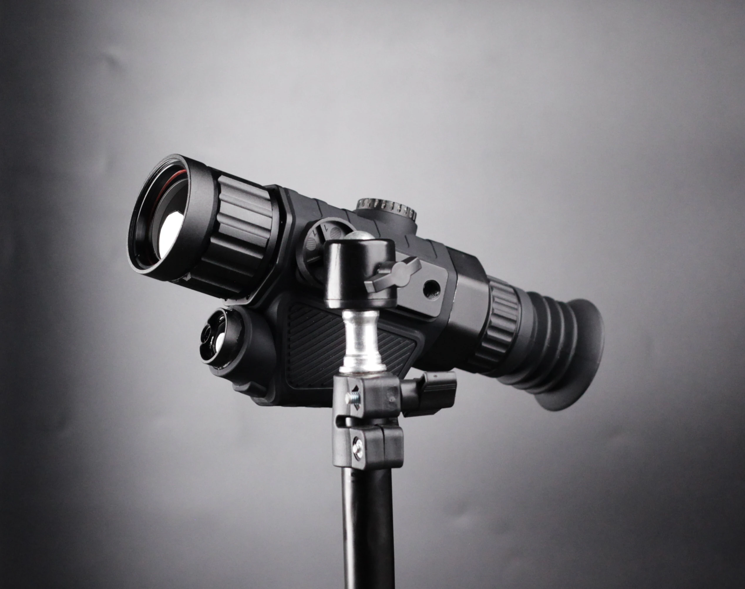 LKT06-35LRF  12um   640*512   35mm thermal monocular scope with Adjustable Color Palettes, 8X Digital Zoom