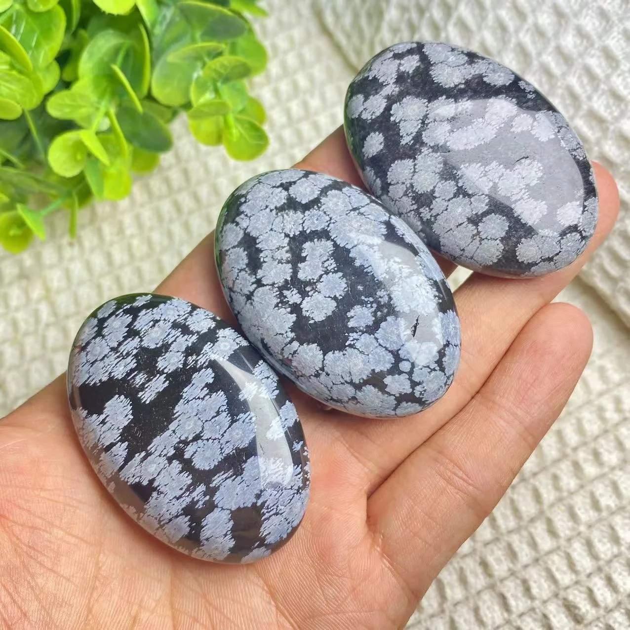 High Quality Standard Size Natural Snowflake Obsidian Polished Crystal Palm Stone Meditation Healing Relieve Stress
