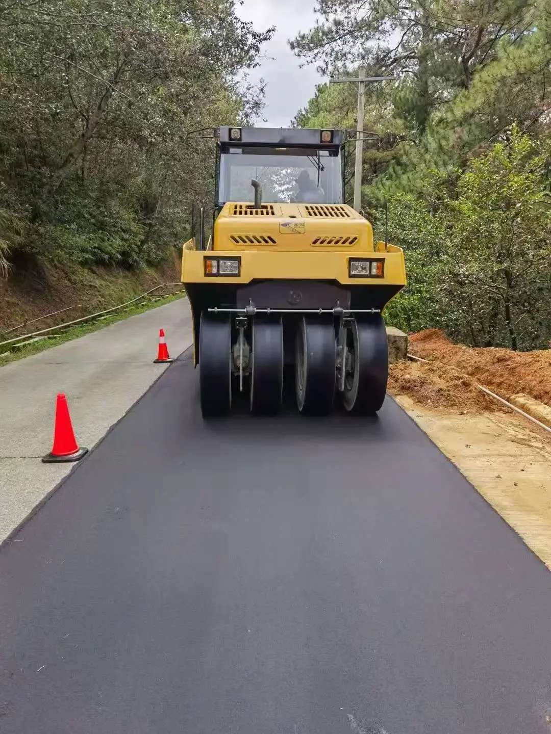 Popular Market 30ton Pneumatic Tire Road Roller Lutong Ltp2030 with 3800mm Wheel Base with Lowest Price