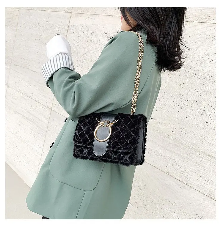 2021 Fall Winter Hot Sale Women Popular Faux Fur Handbags Furry Purses Ladies Winter Plush Square Crossbody Chain Bags
