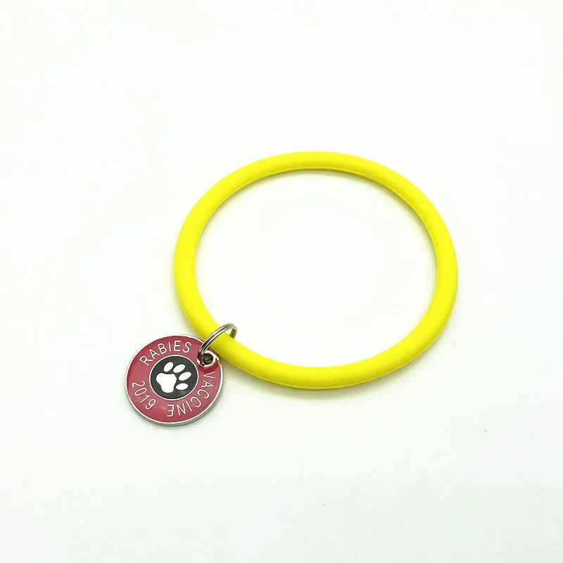 New arrival silicone wristbands round baller bracelet keychain key holder with custom logo metal pendant key ring s