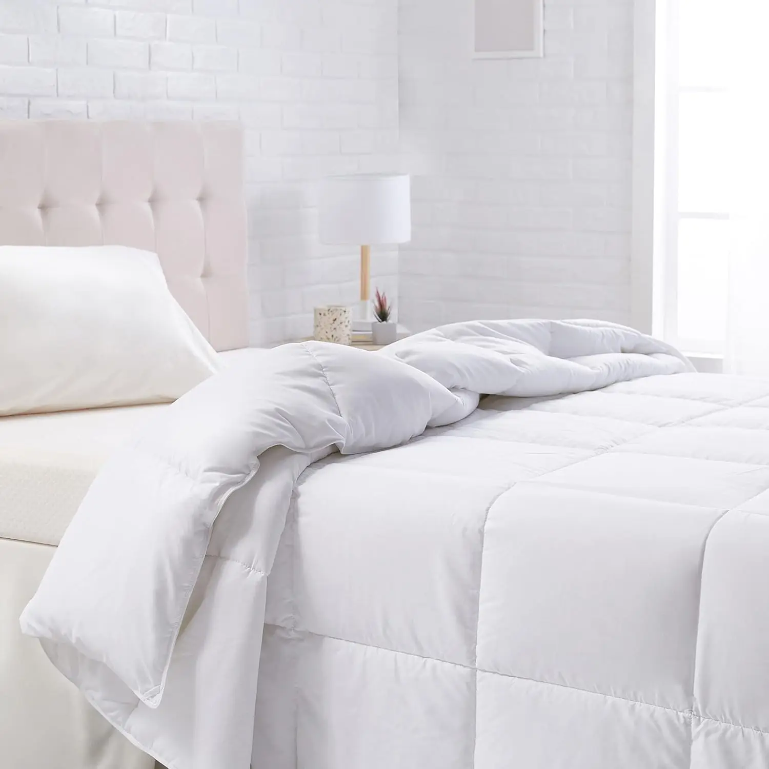 Basics White Down Alternative Comforter and Duvet Insert with Corner Tabs (Full/Queen, All-Season)