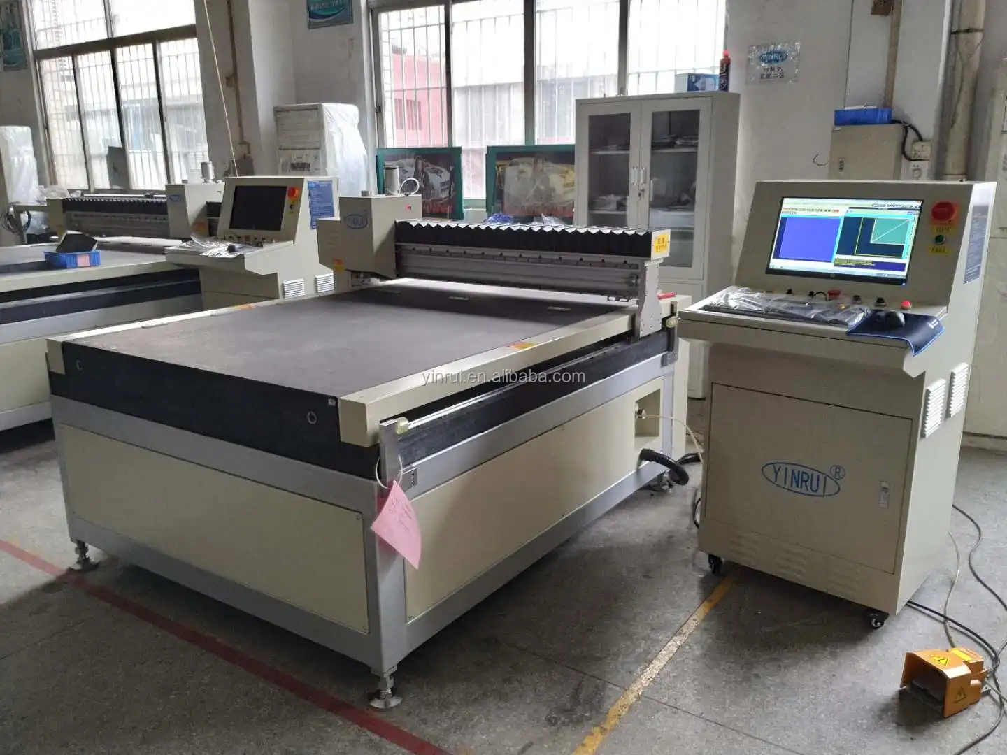 CNC Ultra Thin Mobile Phone Glass Cutting Machine