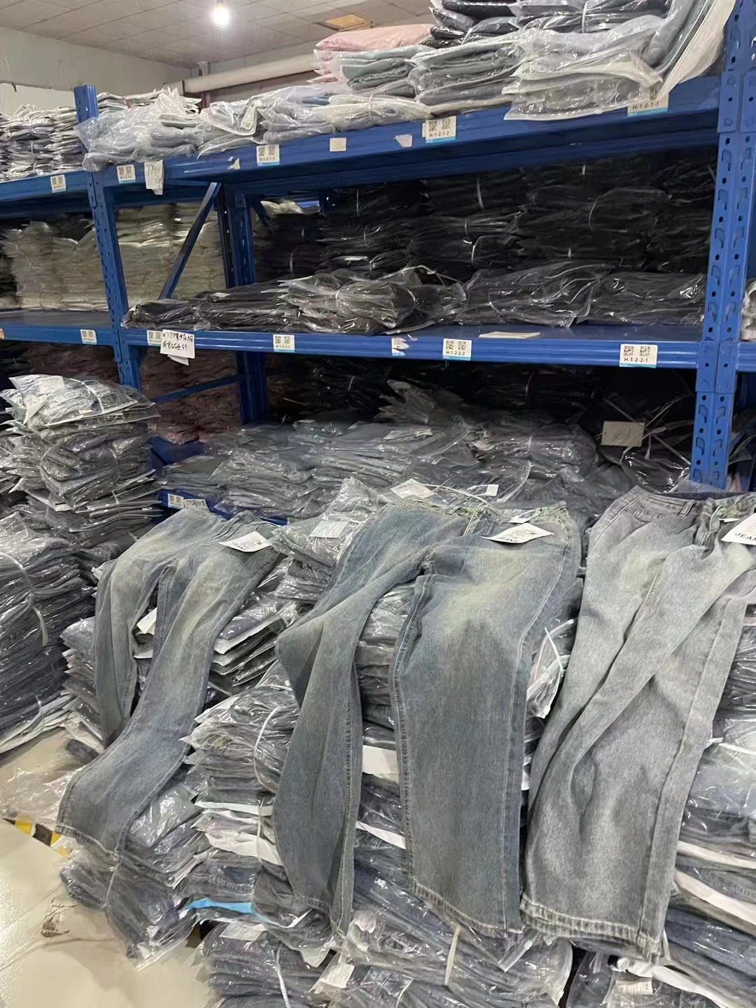 Yf 2024 New Factory Directly Wholesale The Cheapest Stock Clothes,Second-hand Dresses,Tops,Fashion T-shirts,Pants At Will