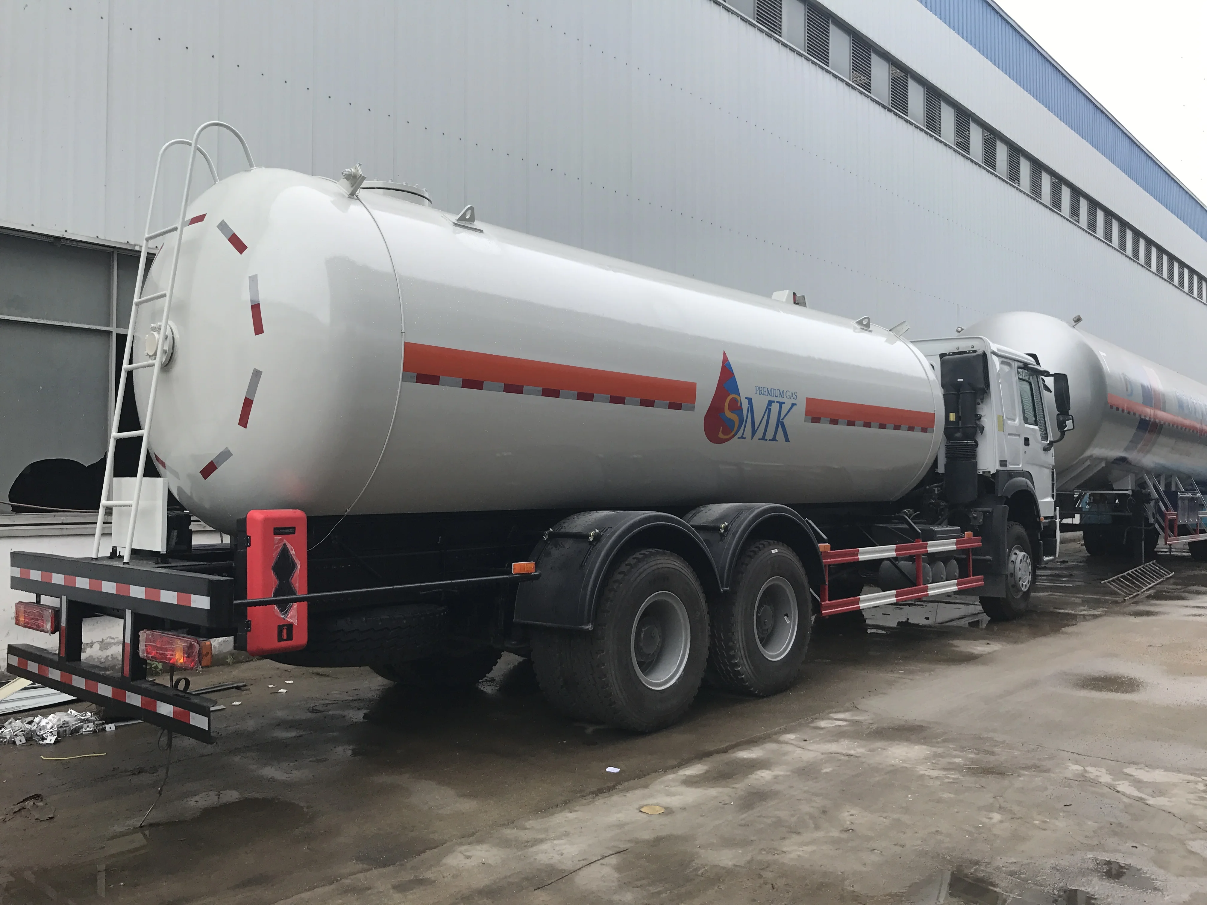 Газовый грузовик HOWO 6*4 ЛД 25000 литр 25 куб. См