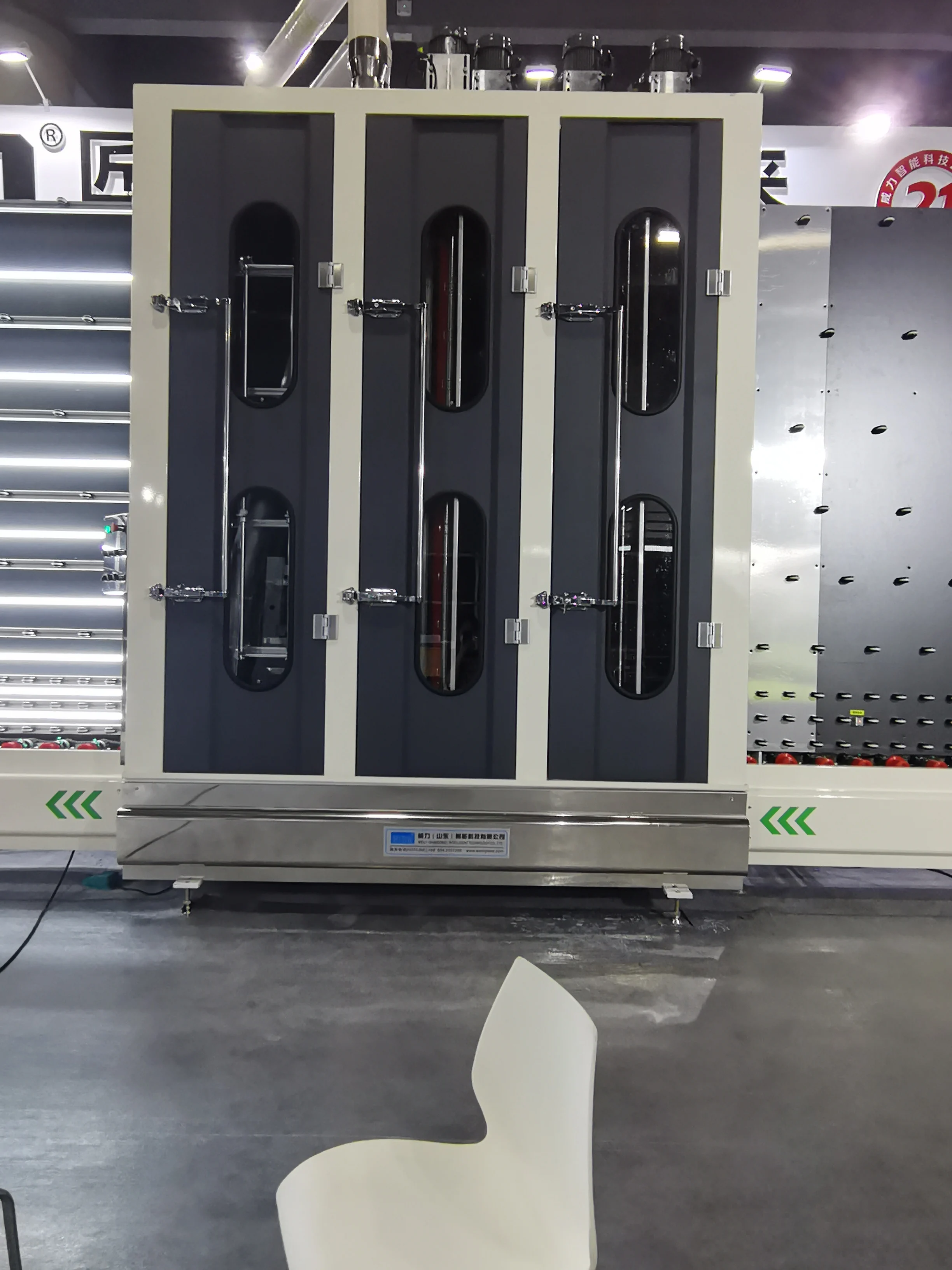 Вертикальное оборудование для производства полых стекол LBW2500PC аналогичное устройству Lisec