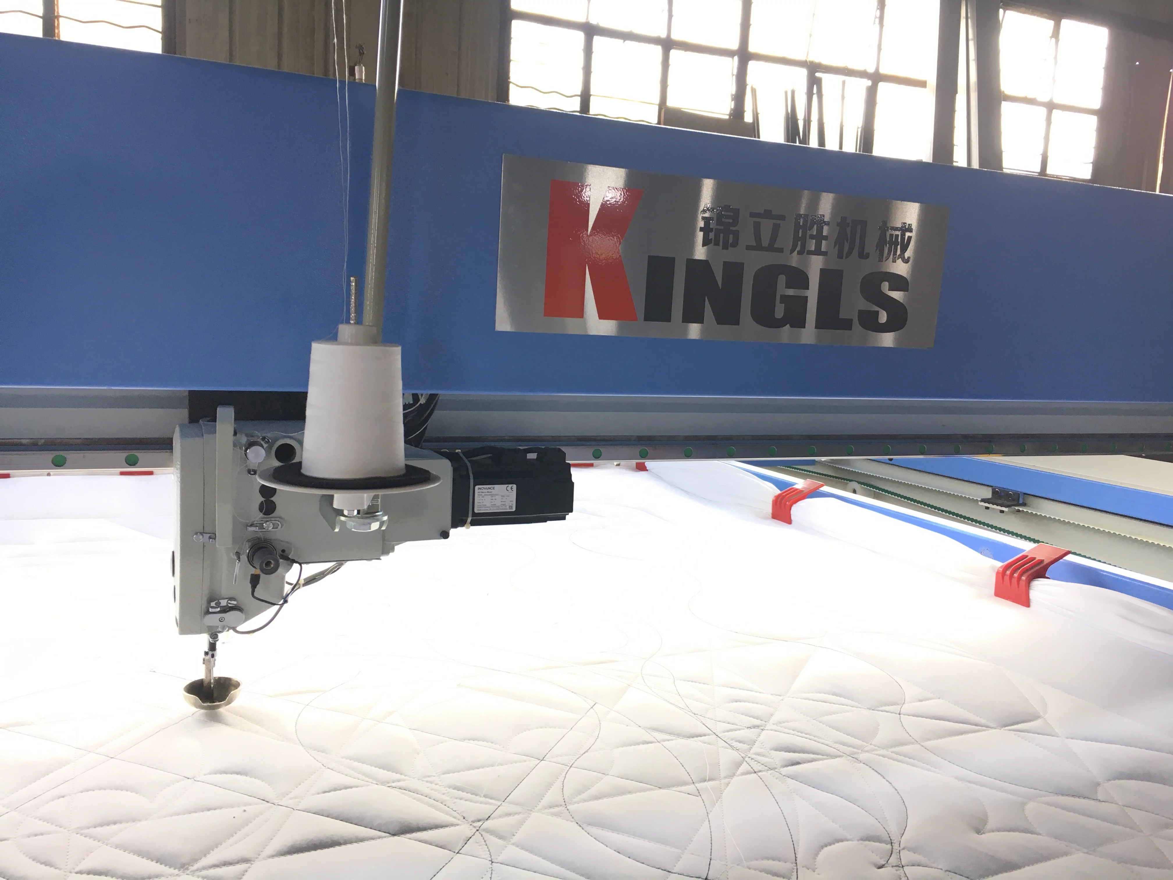 
Высокоскоростная компьютеризированная стеганая машина KLS26GS с одной иглой для одеял, матрасов, диванов 