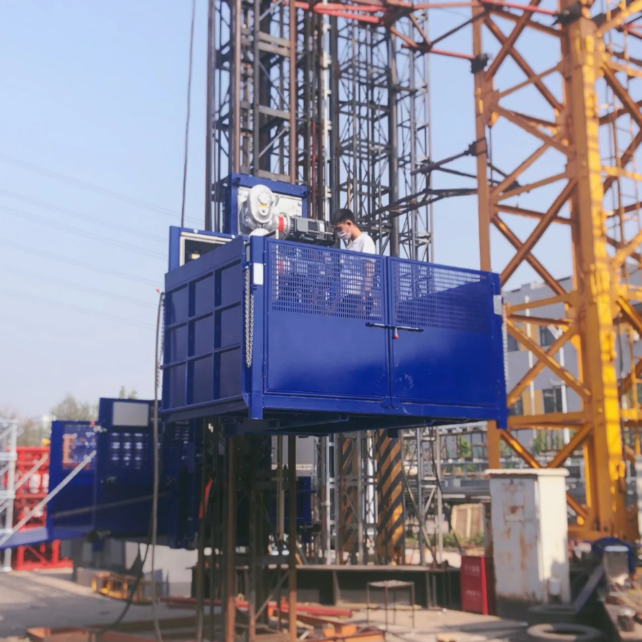 Material hoist for scaffolding cargo elevator vertical mast lift with CE and EAC certificate