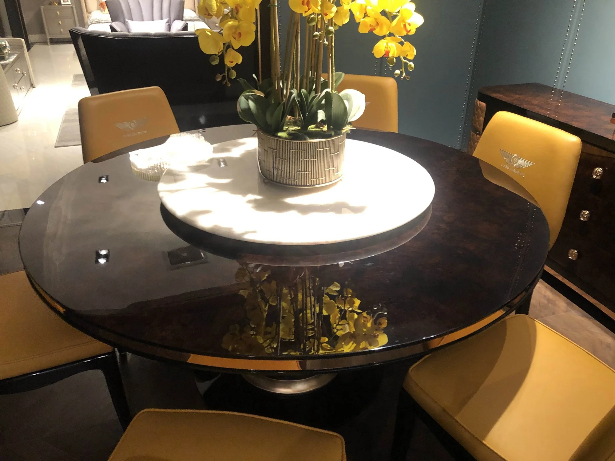 Luxury modern high grade round dining room table and chairs set