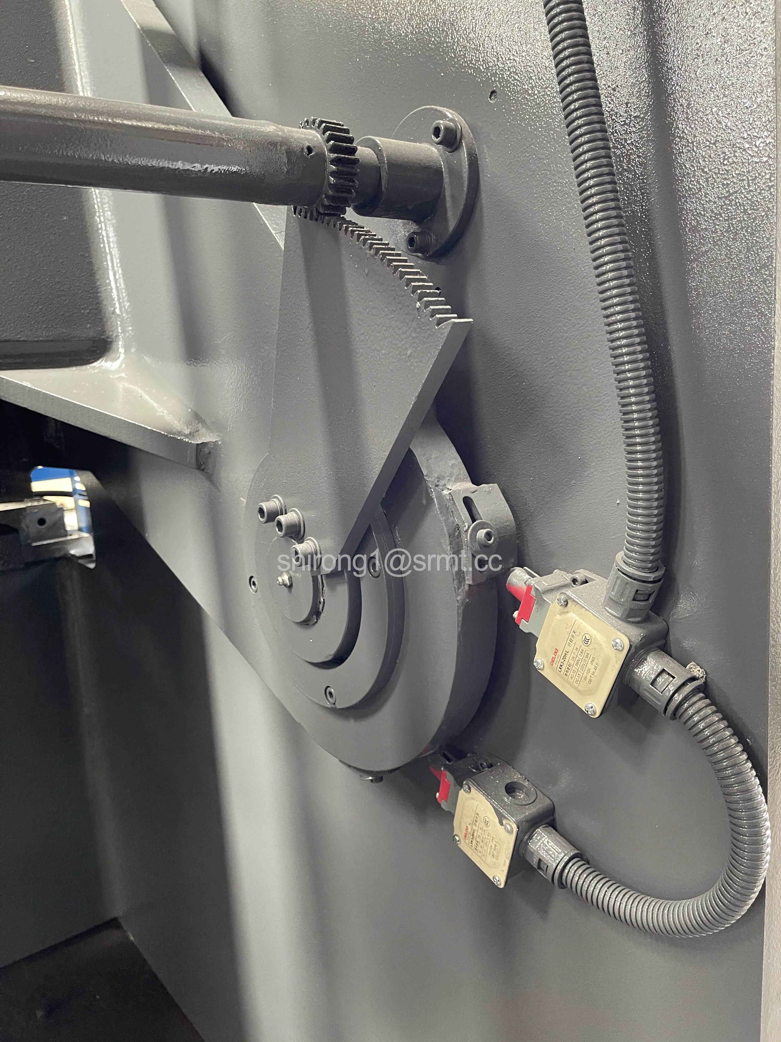 8*2500 factory sale  hydraulic  shearing machine metal cutting machine