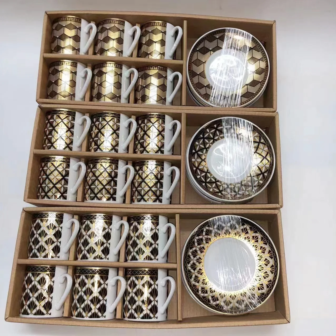 Оптовая Продажа 80 мл Роскошная чайная чашка керамическая белая Золотая с узором кофейная молочная фарфоровая и блюдце набор эспрессо