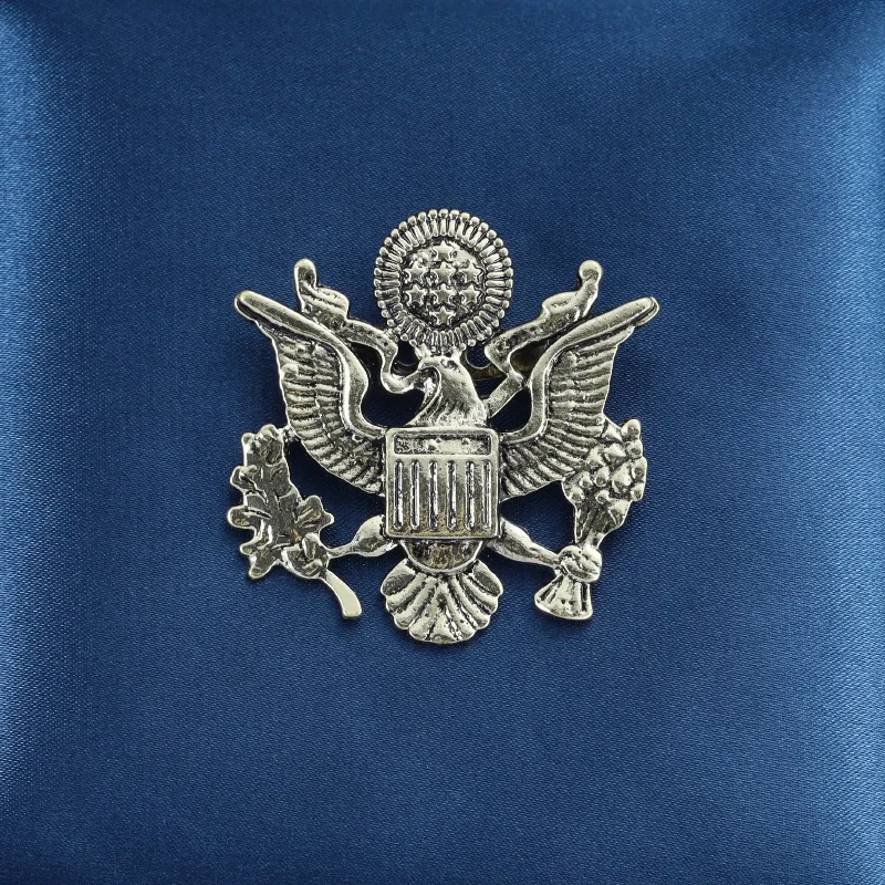 Factory customized Europe and the United States retro brooches brooches British style badges clothing accessories accessories