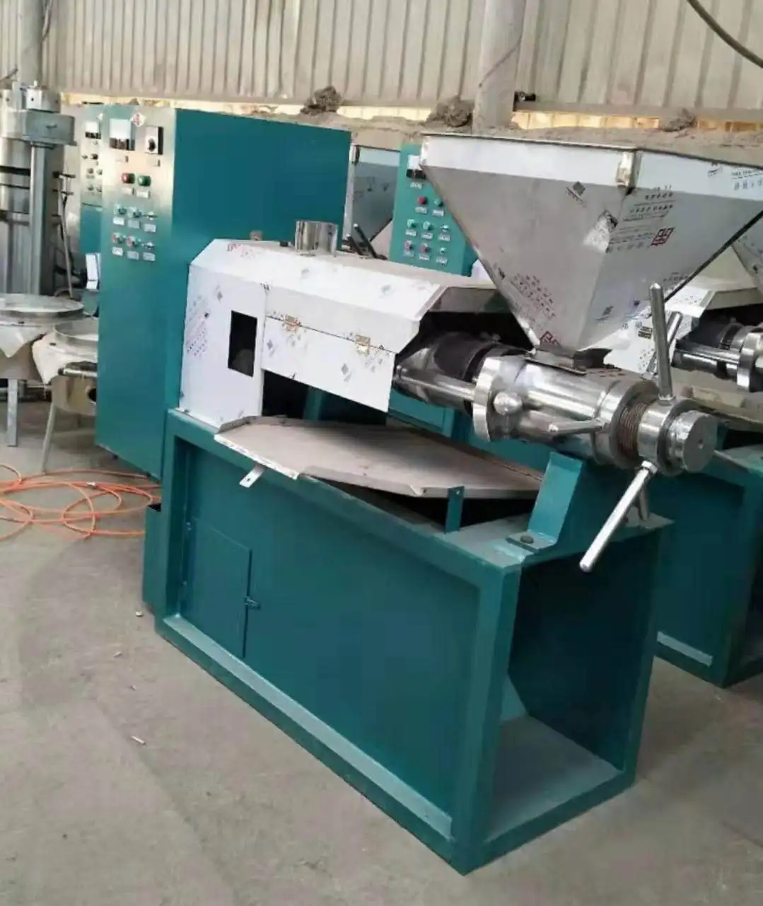 Hot Selling Coconut Olive Sesame Hydraulic Spiral Oil Press Fully Automatic Industrial Cold Press Price