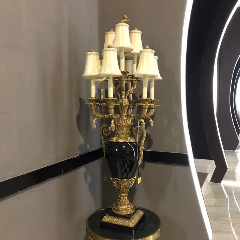 Настольная лампа с мраморным камнем