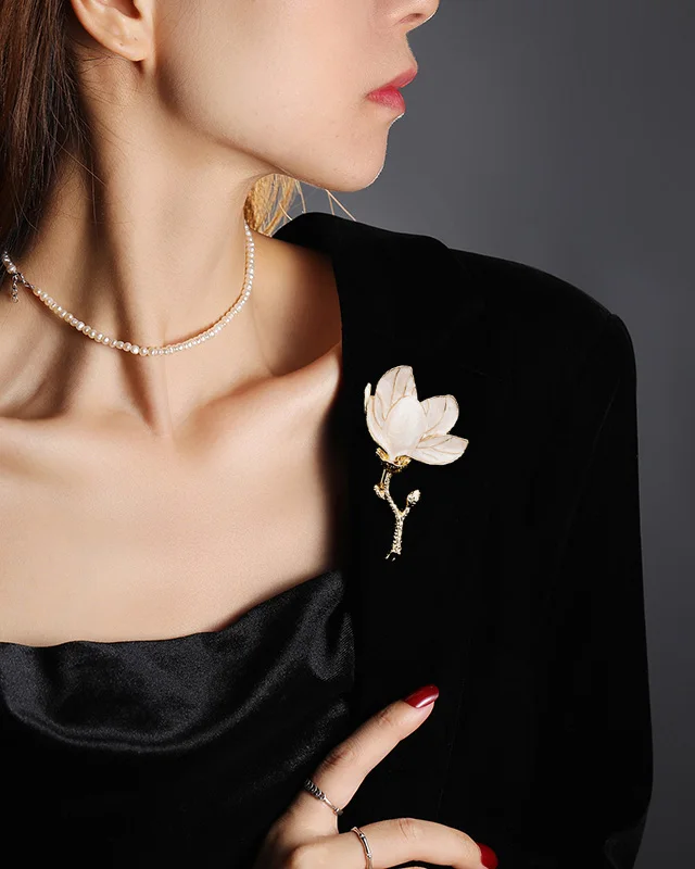 XILIANGFEIZI Factory Outlet Chinese Style Alloy White Dripping Oil High Quality Jewelry  Vintage Magnolia Flower Brooch