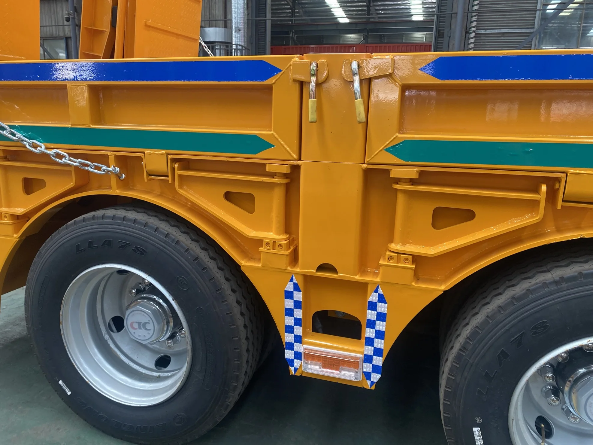 Cimc 6 axle front three axles can be prompted to draw the body of a special low-panel semi-trailer