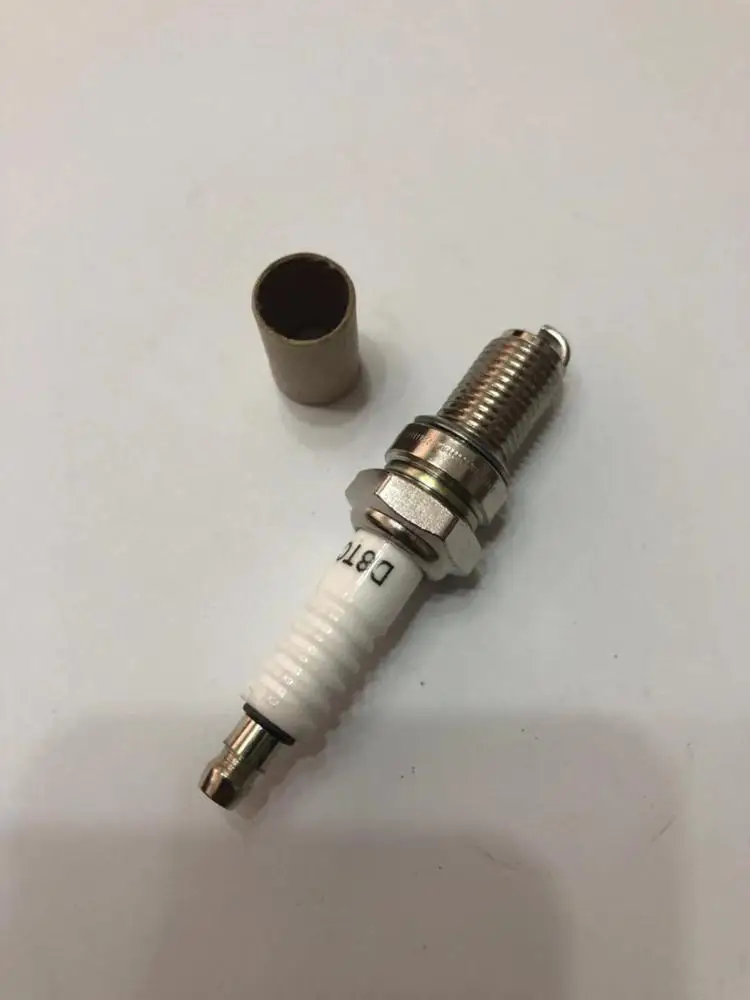 High quality Wholesale Low Price D8TC Motorcycle Spark Plug For CG200 CG250