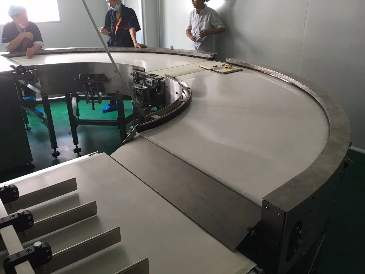 6mm knife gate 400W stainless steel curve 90 degree belt conveyor for small cakes