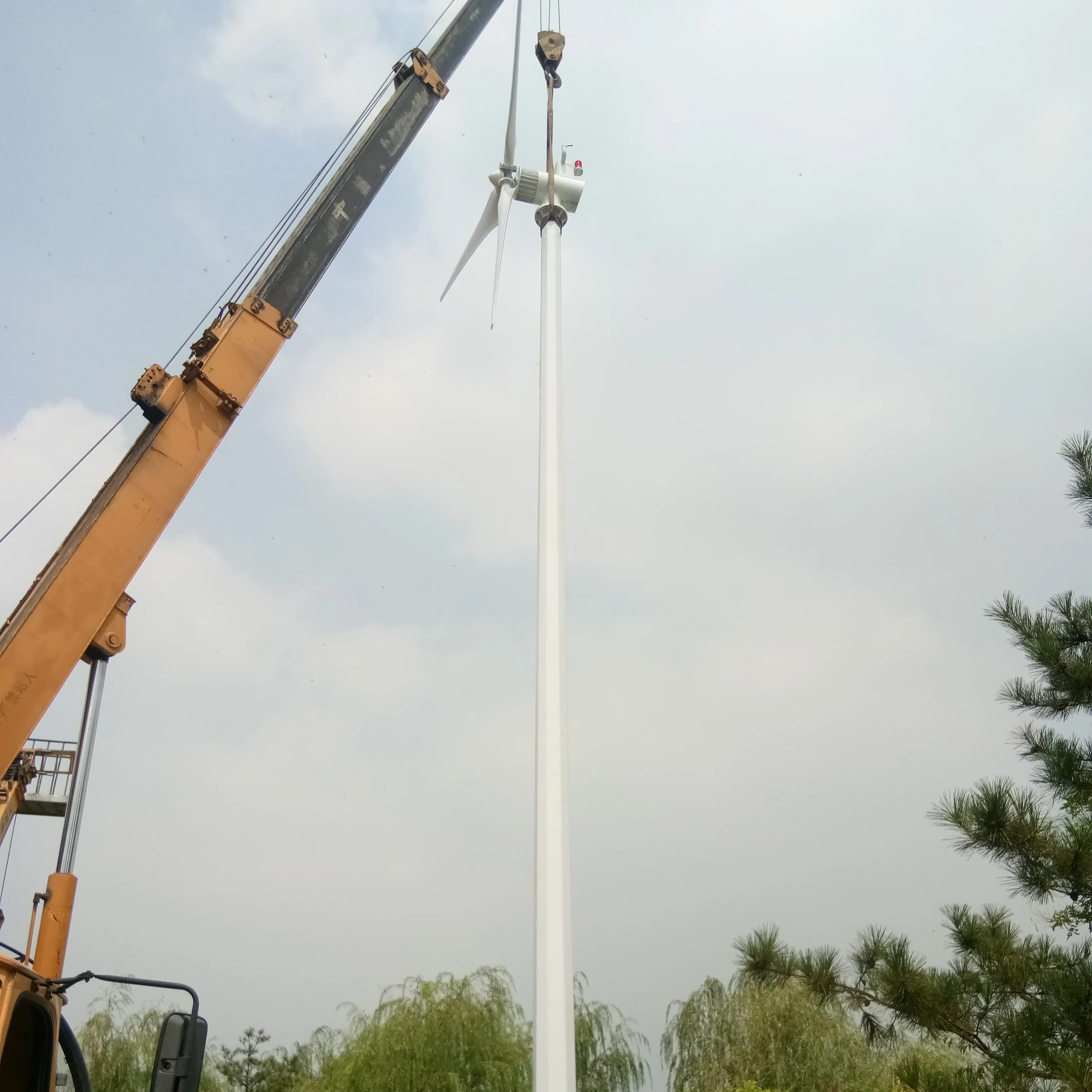 50kw High-performance large-scale wind turbines provide installation guidance for high power generation efficiency