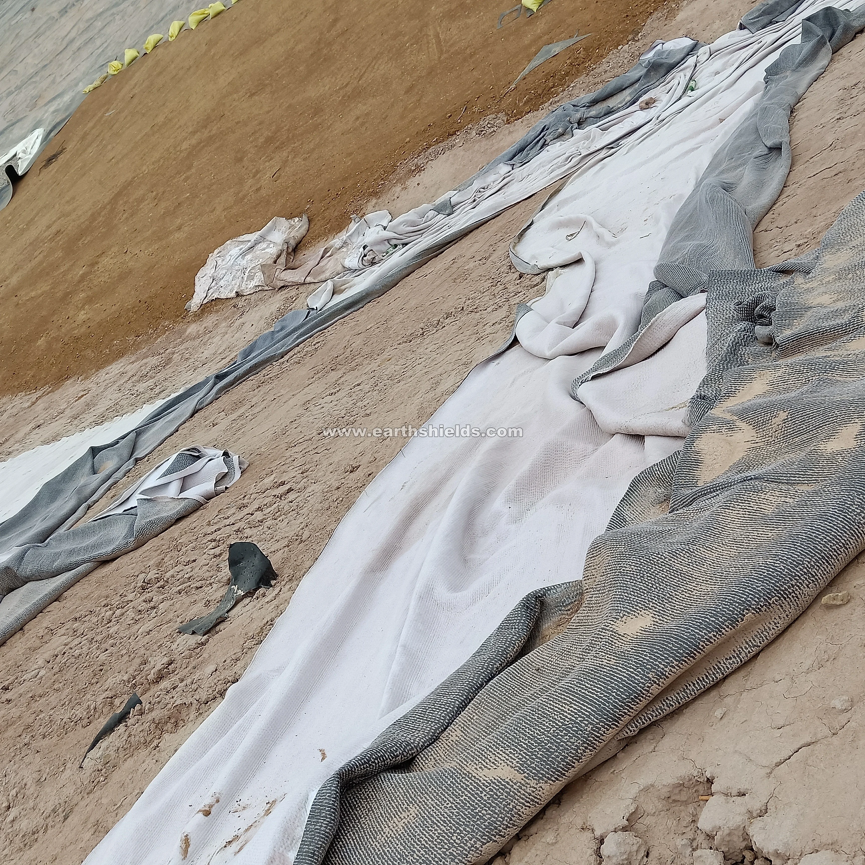 Factory price 4000gsm 4500gsm Geosynthetic clay liner GCL waterproof blanket