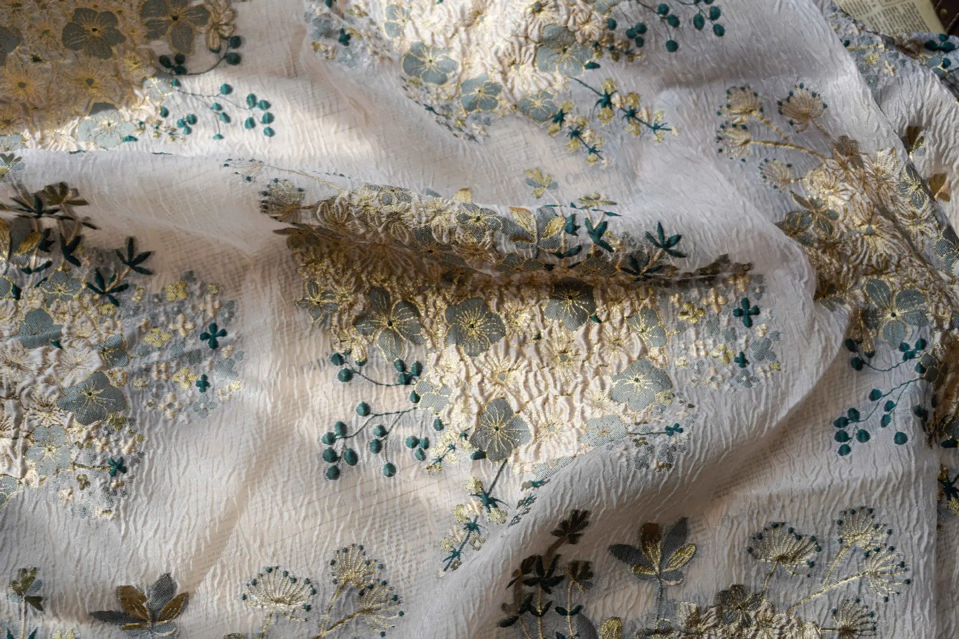 100% polyester Woven product graceful flower pattern design jacquard fabric