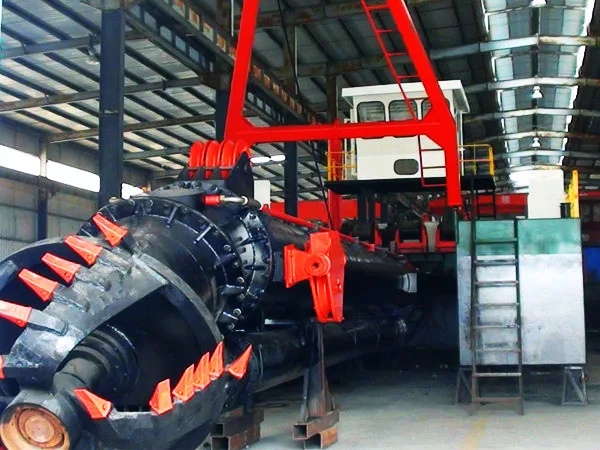 18inch 3500m3/h dredge/dredging machine / ship/ boat/vessel/mud drag cutter suction sand dredger