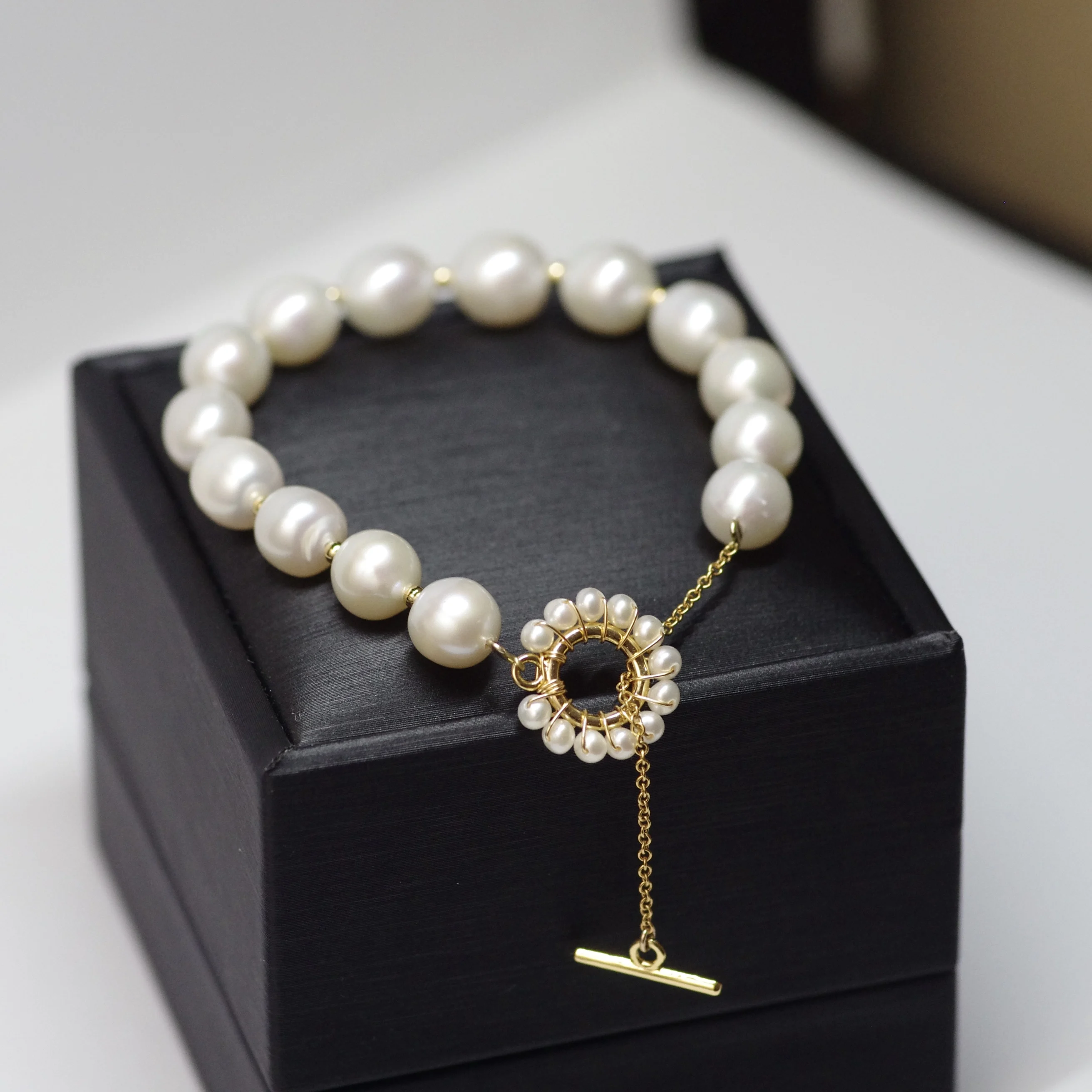 
On Time Delivery ODM White Handmade Diy Pearl Bracelet 