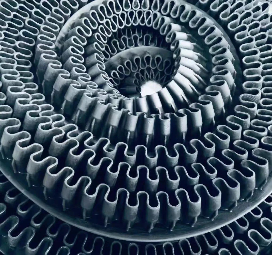 Vacuum filter rubber conveyor belt for acid and alkali resistant solid-liquid separation device used in chemical industry