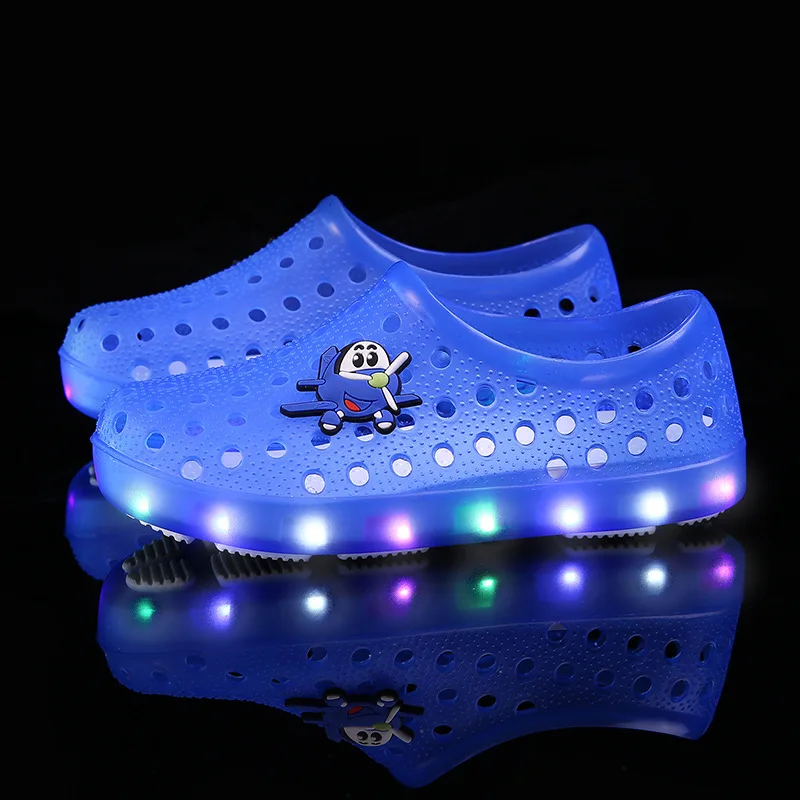 
2021 Factory price manufacturer supplier kids Cute clog led light shiny anti slip beach soft sole light sandal factory sale 