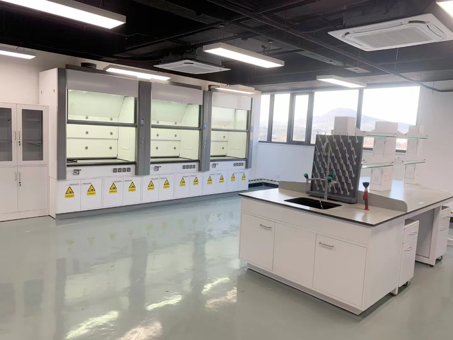 Бесплатная конфигурация съемная лабораторная мебель рабочие столы для лаборатории высокая производительность