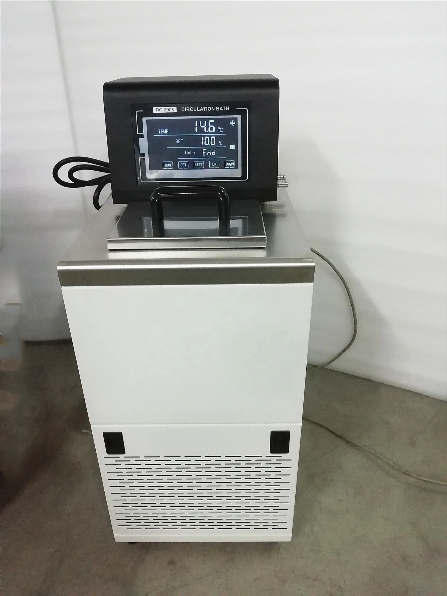 Low temperature liquid circulation water bath laboratory thermostatic device