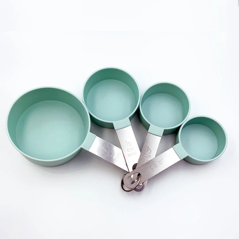 Набор пластиковых мерных стаканчиков и ложек для измерения сухих или жидких ингредиентов с ручкой из нержавеющей стали