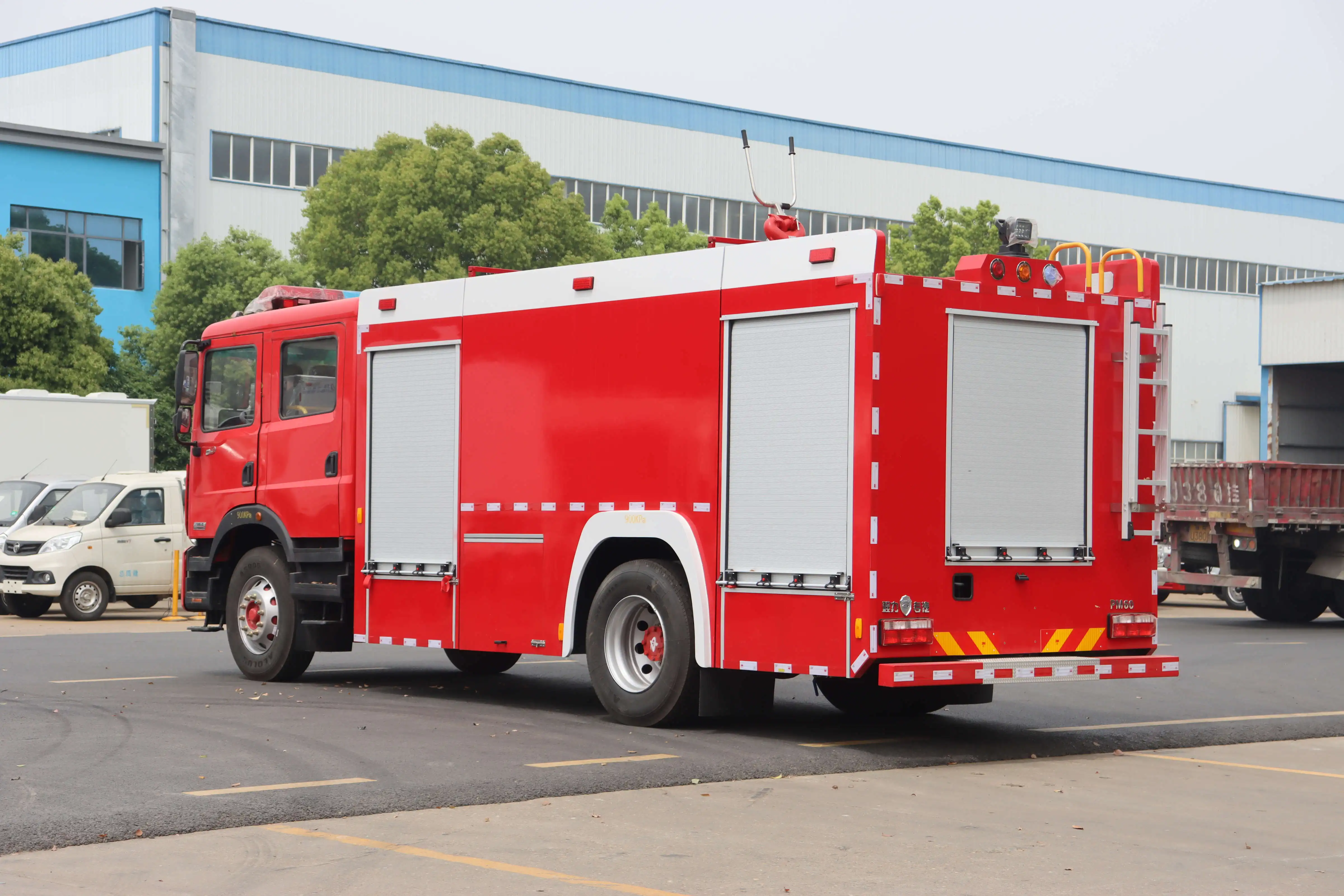 Лидер продаж усовершенствованная шеститонная пожарная машина Dongfeng D9 для промышленного пожаротушения