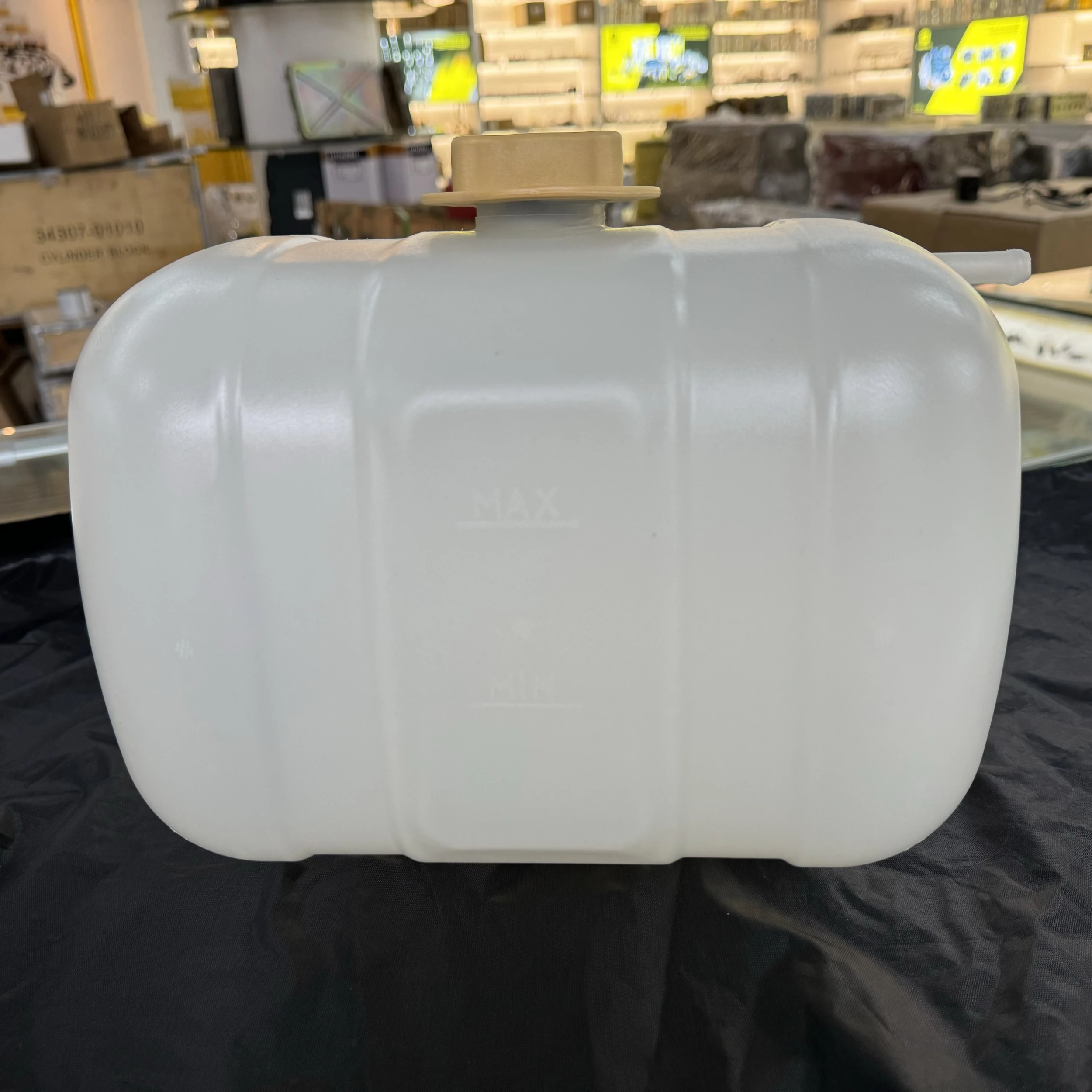 Volvo210 EC140 EC210 EC220 EC240 Excavator Water Tank VOE17214674 VOE15047209 VOE11110410 For Volvo Expansion Tank