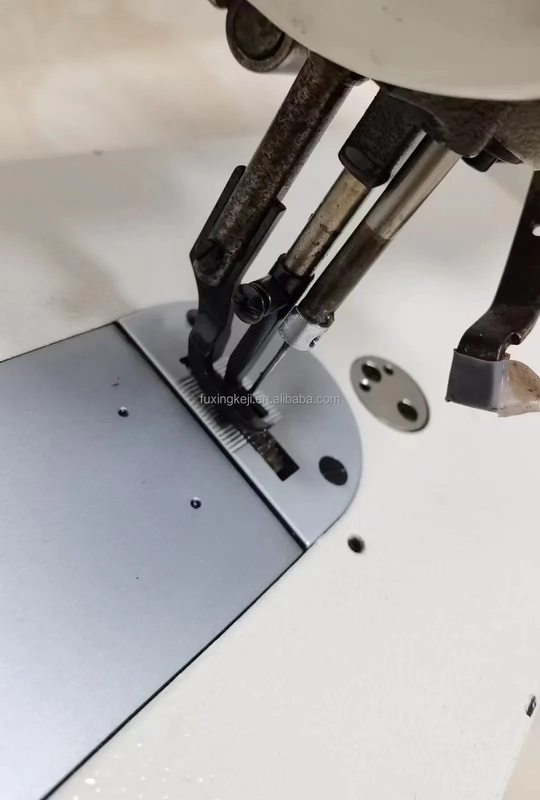 Used JUKIs DNU-1541 Walking Foot Sewing  Machine Single Needle Leather sewing machine industrial sewing machine with table