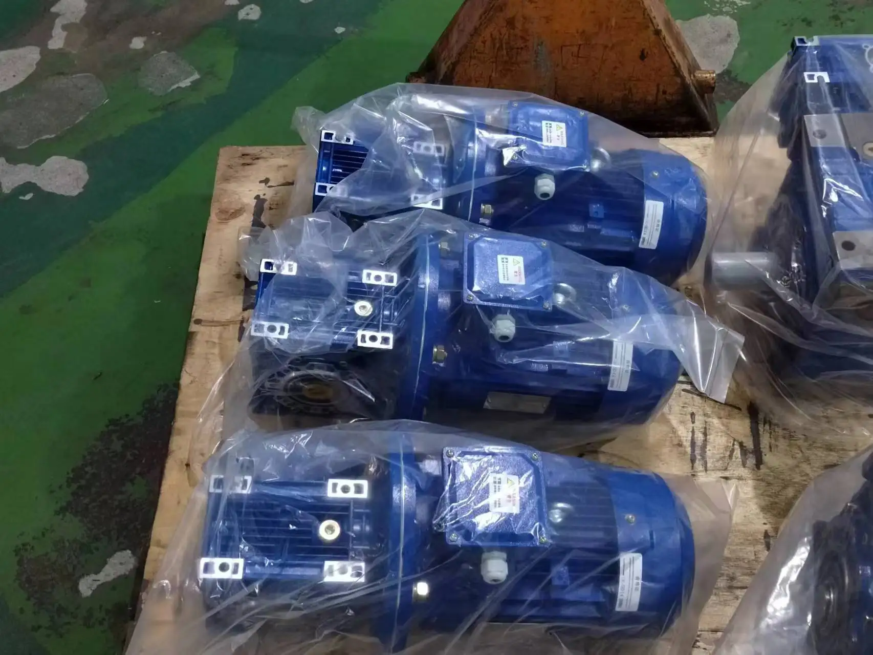 RV series Worm Gear Speed Reducer NMRV90 Ratio 1:30 1:80 1:100 with AC motor