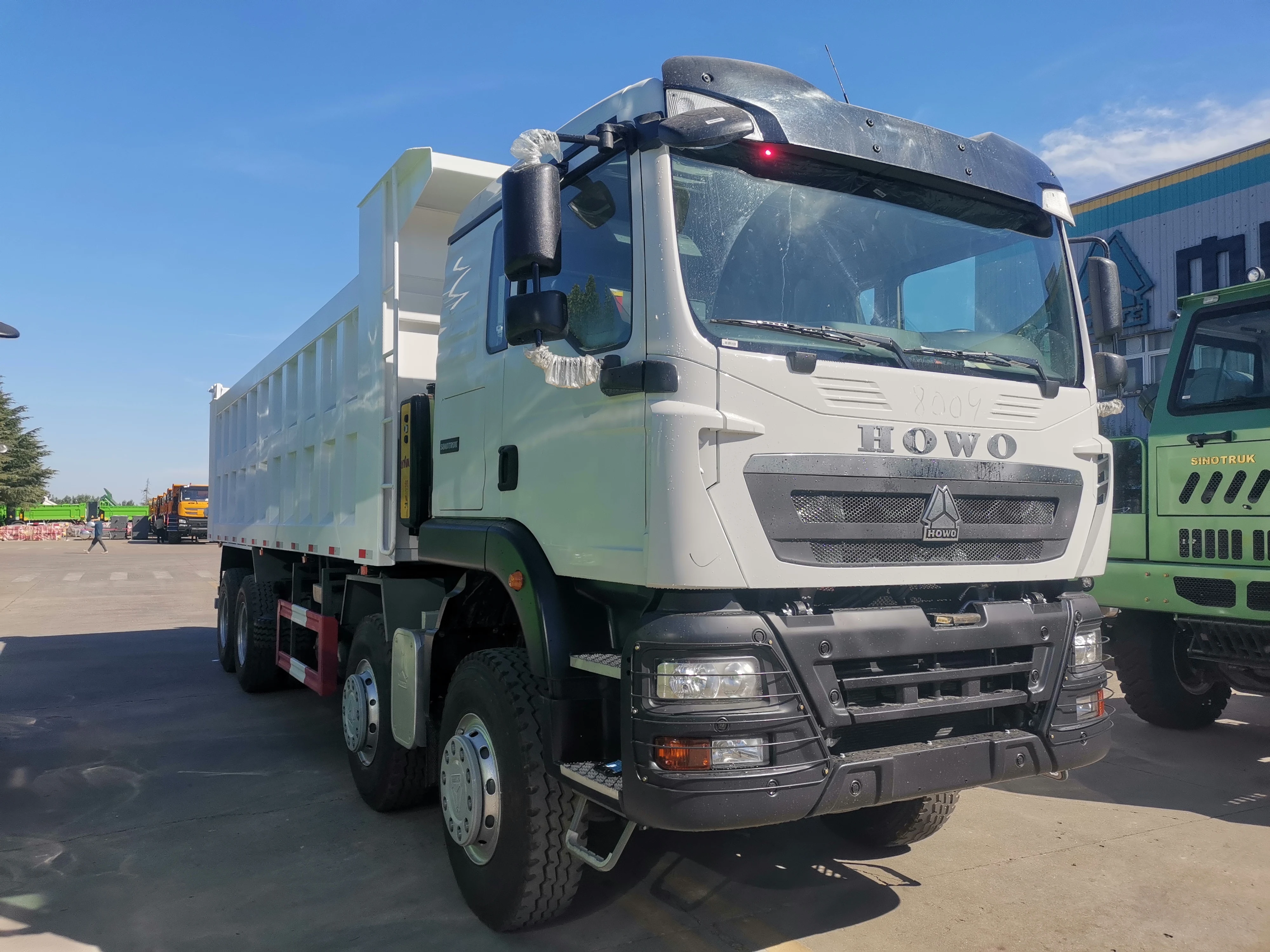 China Truck Good Price Sinotruk HOWO 6*4 and 8*4 371HP-375HP Tractor Truck 10 Wheels 12 Wheels New Dump Truck