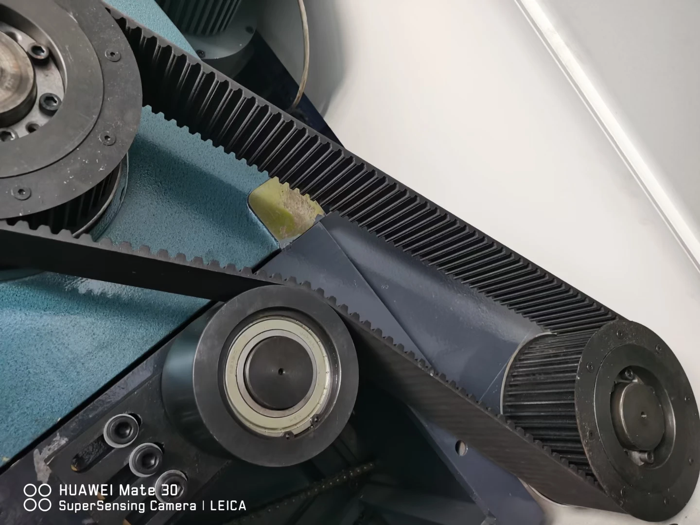 1300 Corrugated cardboard boxes die cutting machine