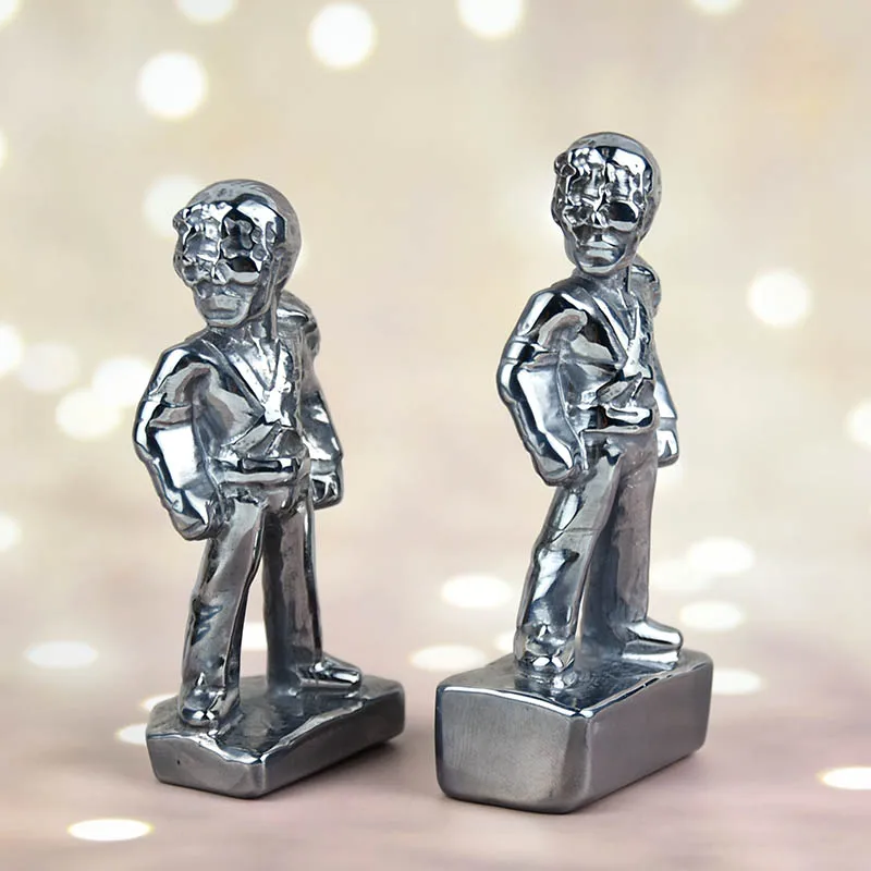 
Hot Selling Nature Crystal Crafts Crystal Carving Titanium Michael Jackson Movie Characters Carving 