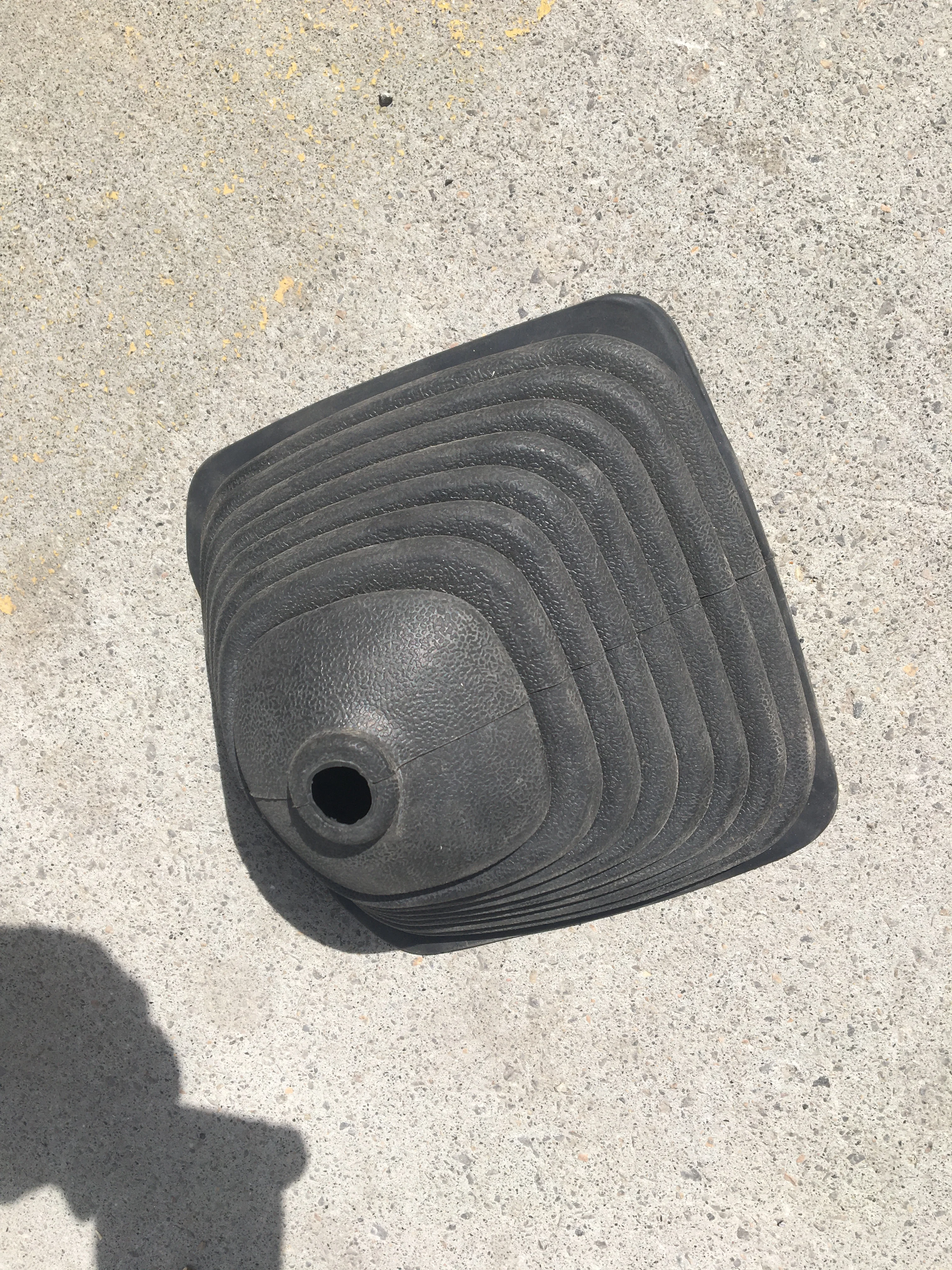 Sinotruk Howo light truck spare parts LG9704240014 howo gear shift knob shift dust cover