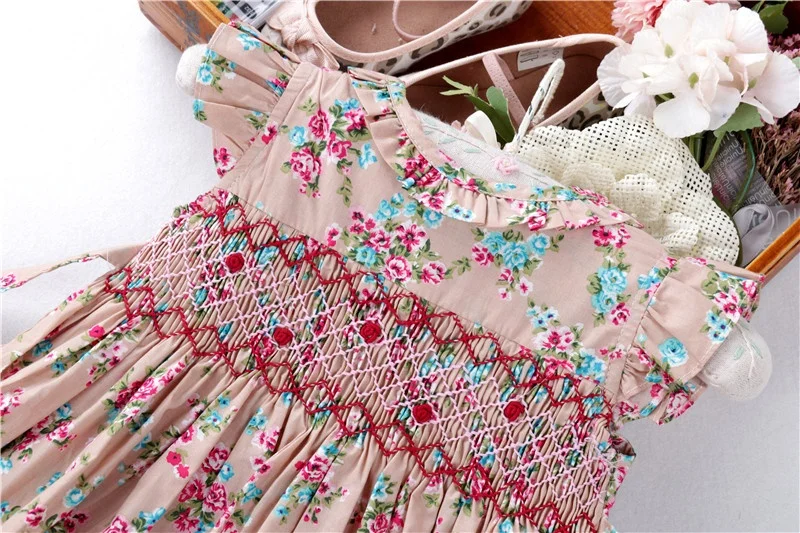 C042168  new arrival handmade floral girls smocked dress clothing  peter pan collar cotton newborn kids clothes  baby