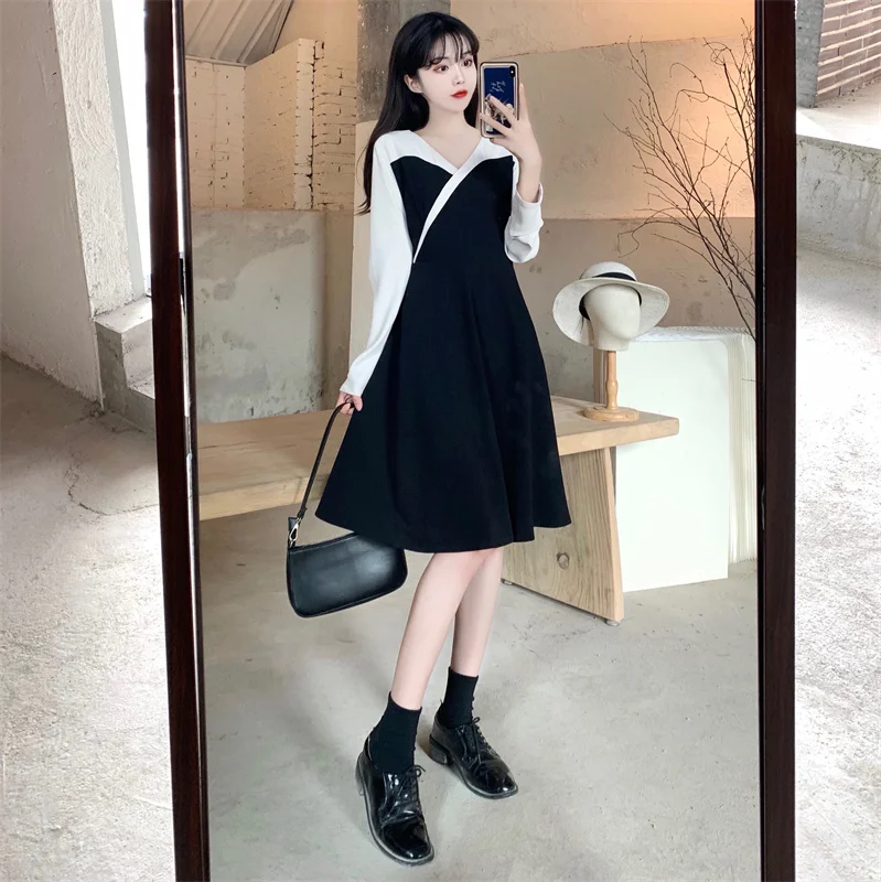 L42 2022 spring and summer new dress female V-Neck long sleeve French Vintage Hepburn style slim black skirt long skirt