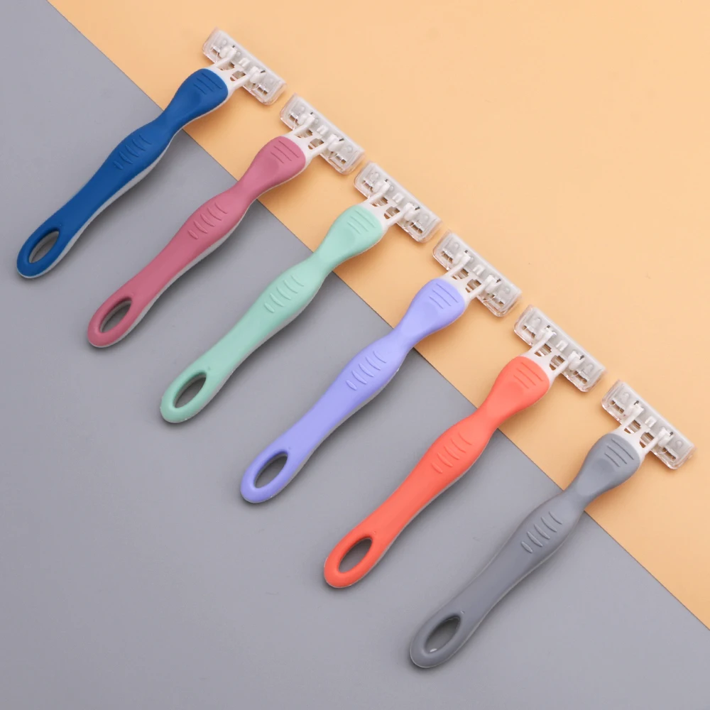Triple Stainless Steel Blade Pivoting Head with Lubricating Strip Disposable Shaving razor