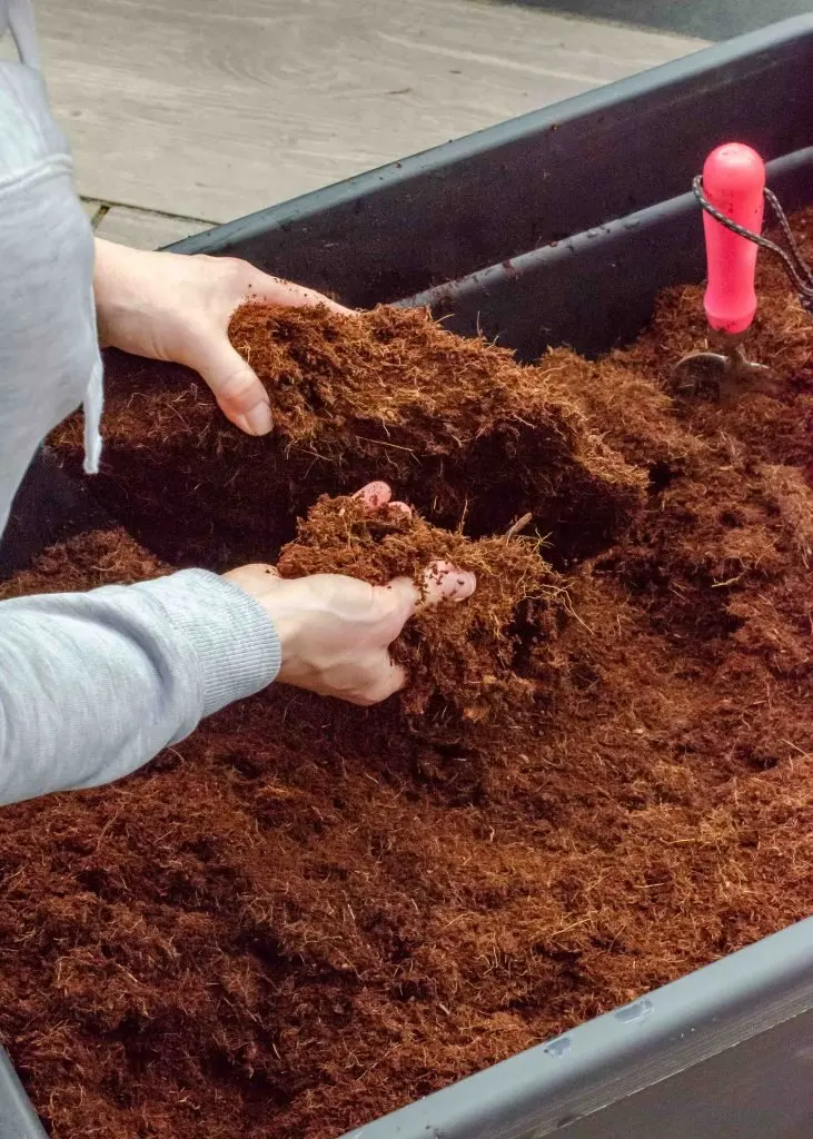 COCOPEAT INDONESIA BEST SELLERS, STRATEGY PRODUCTS FOR HEALTH PLANTS AND FLOWERS, COCOPEAT BLOCK 5KG